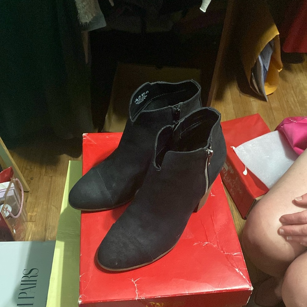 Gently worn Carlos santana black heeled booties size 8.5